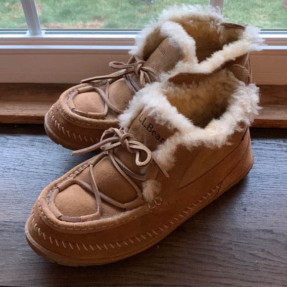 L.L. Bean Shoes - Like new LL bean Wicked good lodge chukkas!